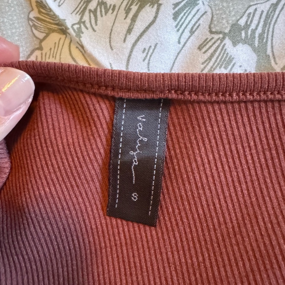 One-Shoulder Cut out Rust Tank - Picture 4 of 4